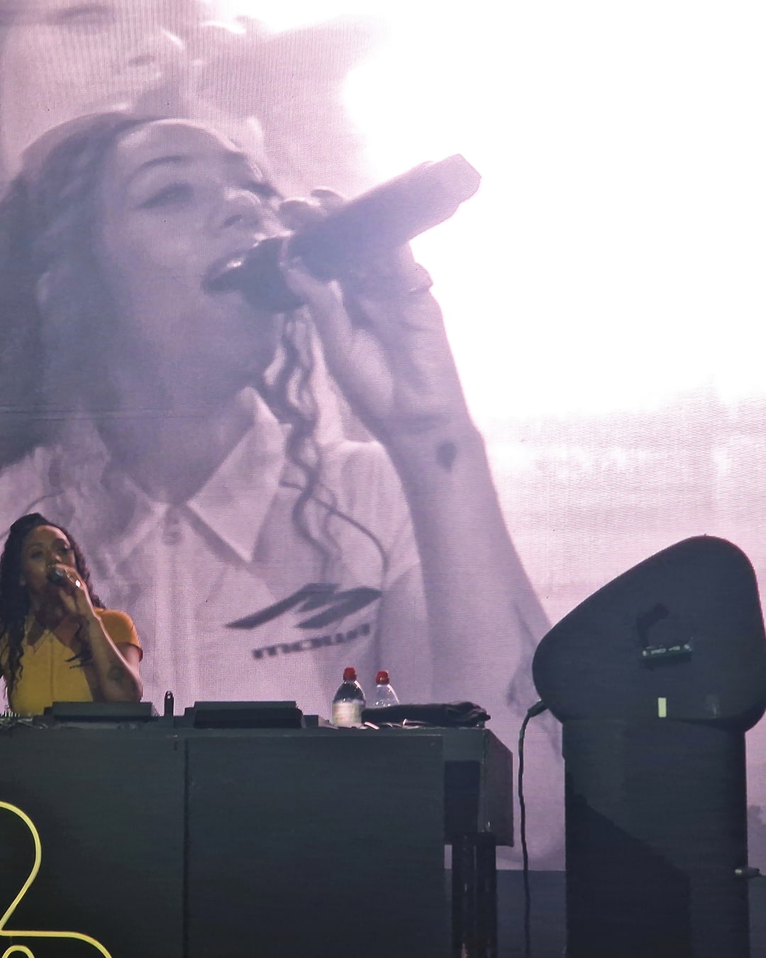 A fast, breakbeat-driven jungle rave crowd, the sound Nia Archives pushed back into the British mainstream